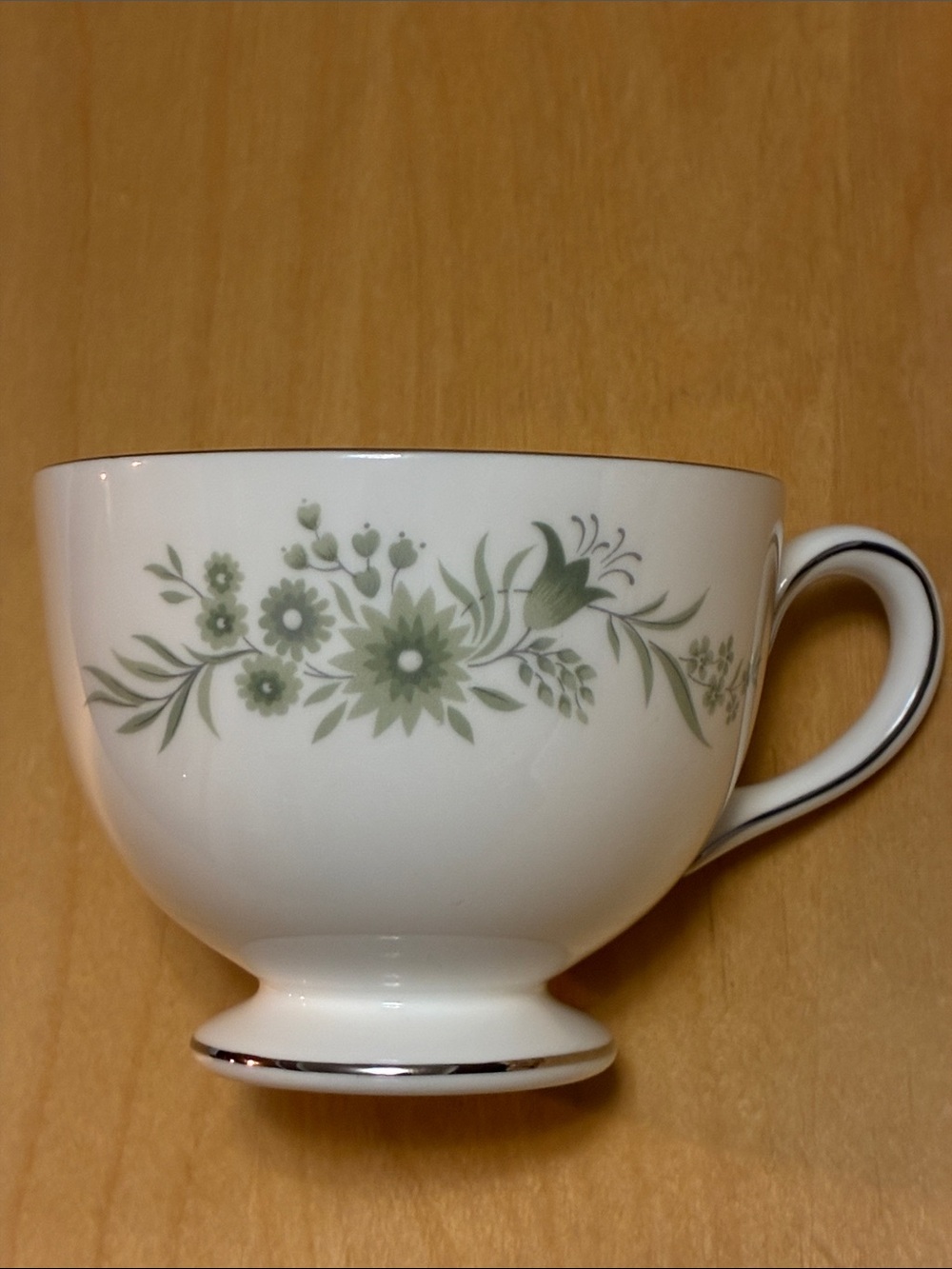 Wedgwood Westbury Pattern Bone China tea cups - 9 pieces